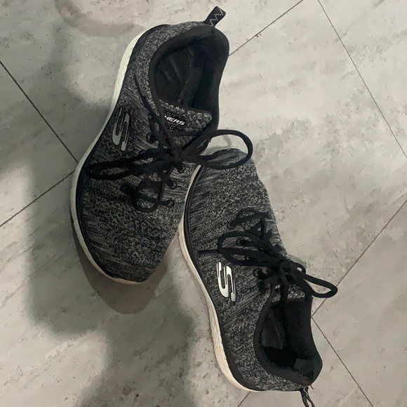 Sketchers running shoes size 7 women - Picture 1 of 3